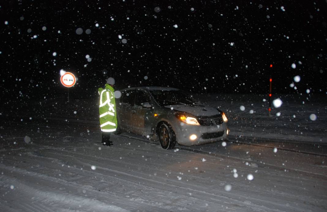 Mart kapıdan baktırdı, Alacabel karla kaplandı 5